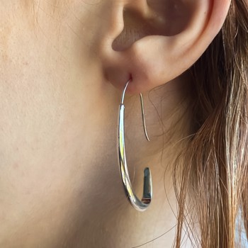 Støvring Design's Aflang bue ørehængere rhodineret sølv